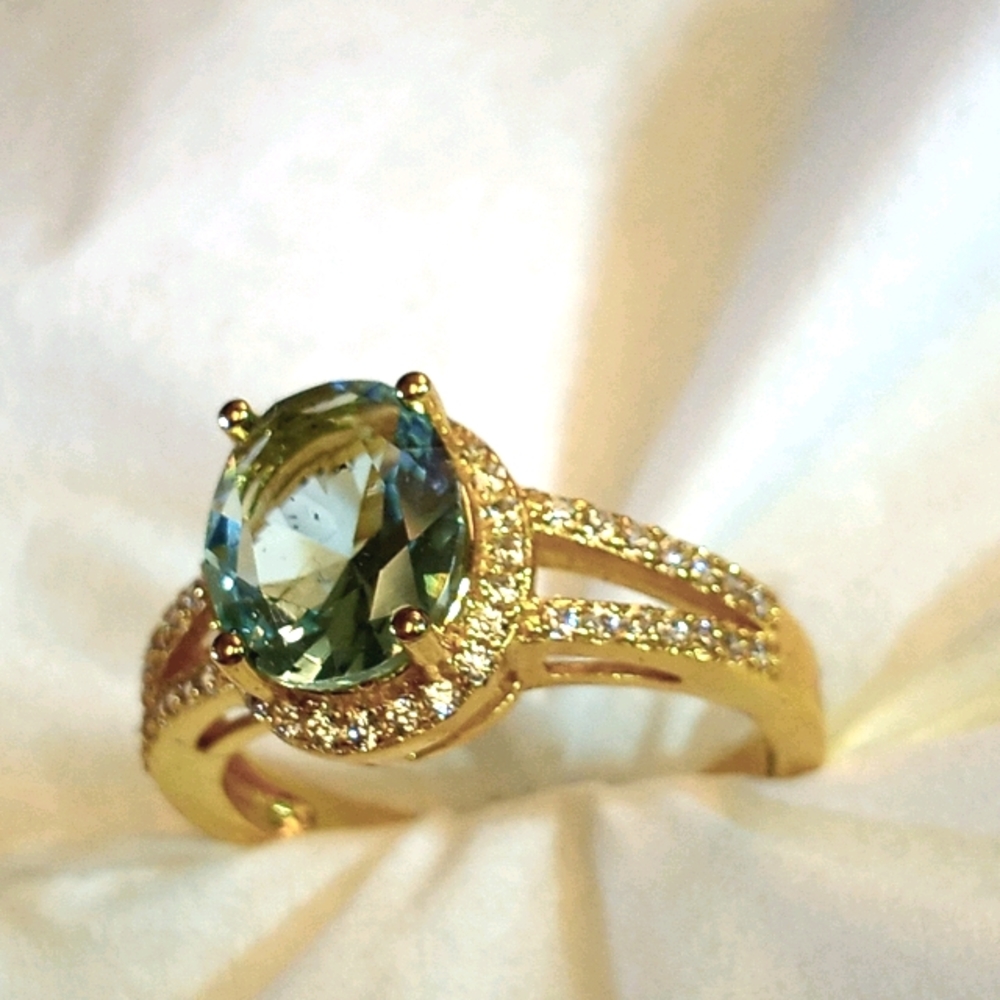 Aquamarine center, cubic
